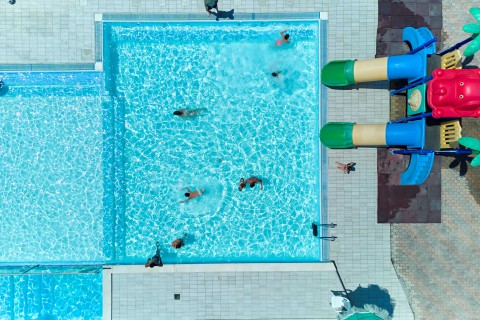 piscina-bimbi-dallalto